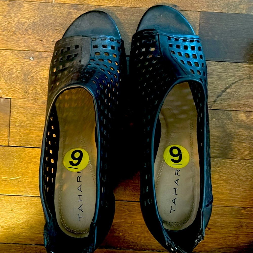 Tahari peep toe